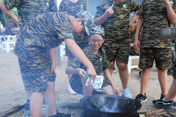 中國青少年軍事夏令營