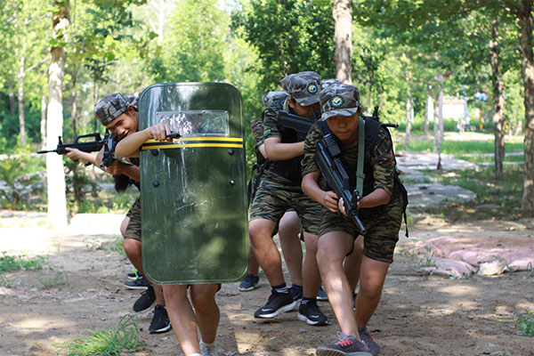 中國青少年軍事夏令營