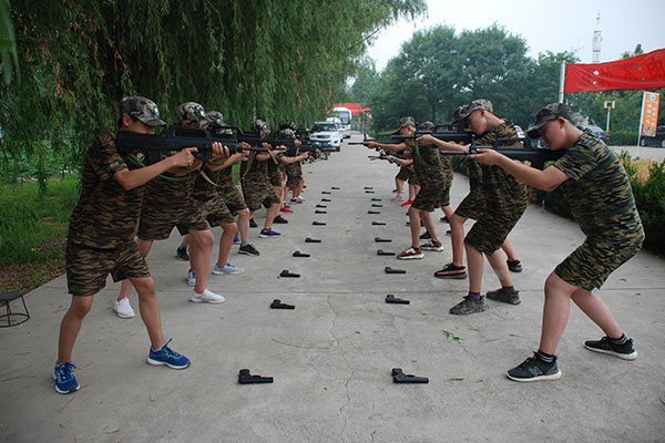 中國青少年軍事夏令營
